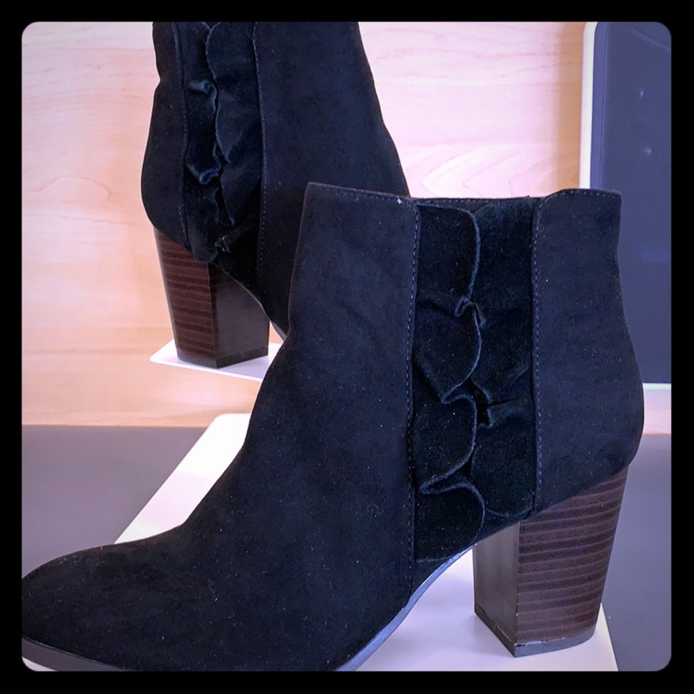 ‼️SOLD‼️ Fergalicious cashen booties black suede